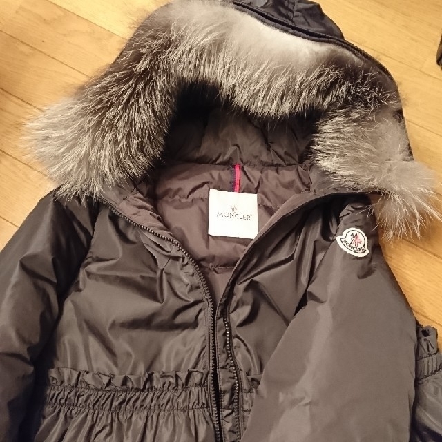 MONCLER(モンクレール)のお取り置き中。値下げ中！モンクレール  TOURTERELLEモンクレールキッズ レディースのジャケット/アウター(ダウンコート)の商品写真