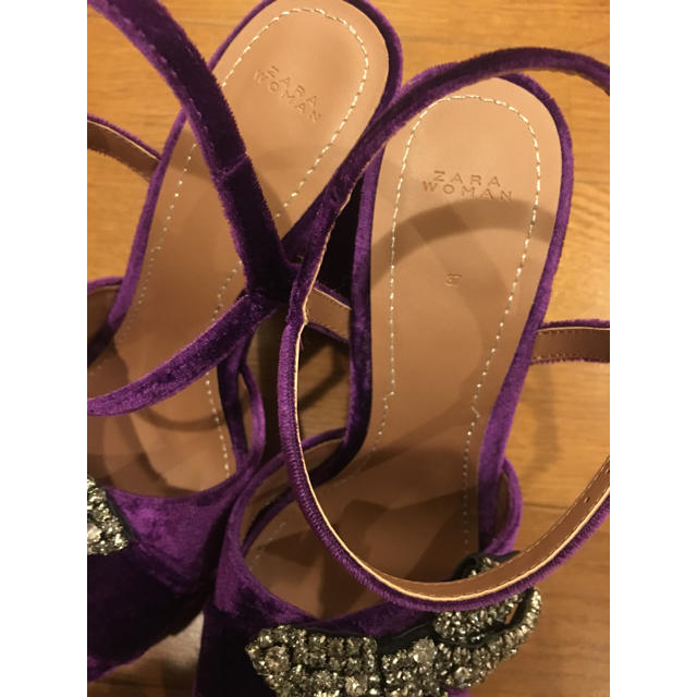 ZARA(ザラ)のZARA 厚底ビジューパンプス 紫 37  レディースの靴/シューズ(ハイヒール/パンプス)の商品写真