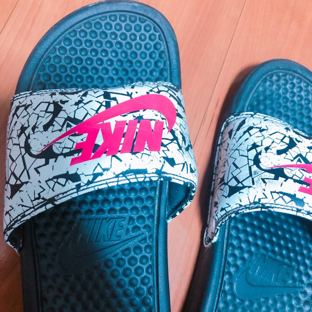 NIKE(ナイキ)のNIKE♡Guamで購入！ベナッシ レディースの靴/シューズ(サンダル)の商品写真