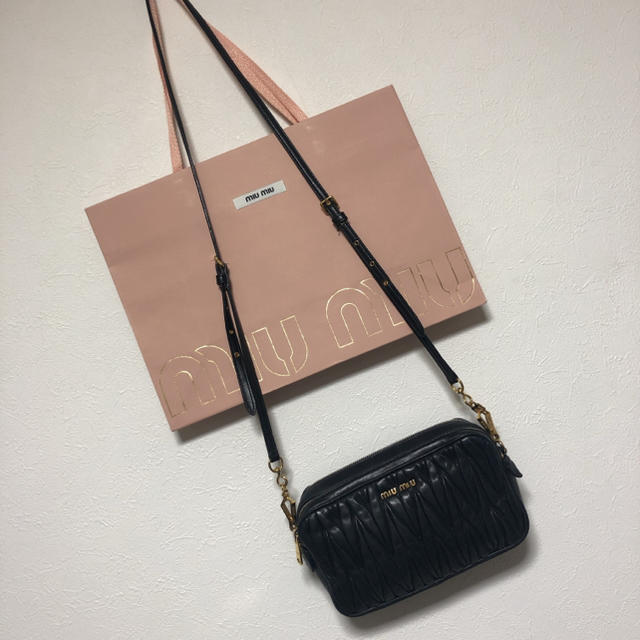 miumiu(ミュウミュウ)の♡連休値下げ♡miumiu  マトラッセ ショルダーバッグ ポシェット レディースのバッグ(ショルダーバッグ)の商品写真