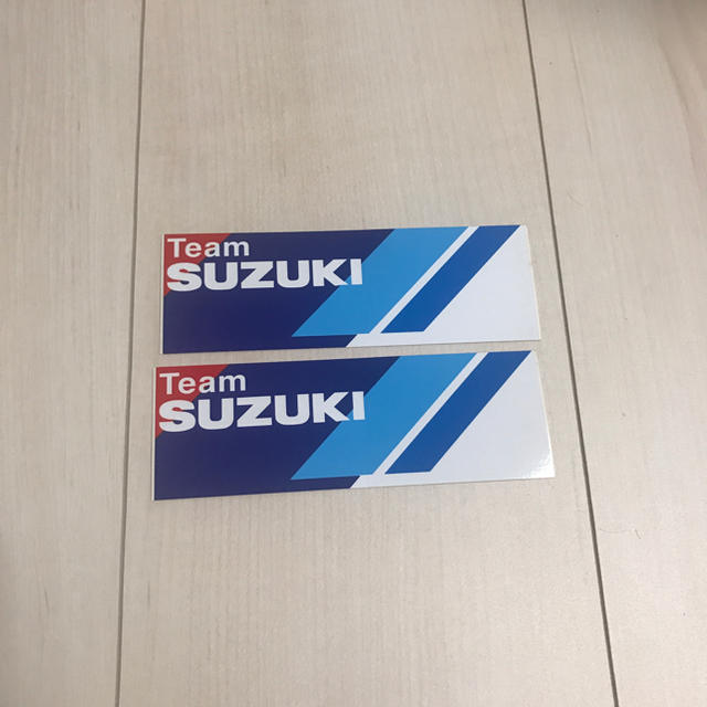 スズキ(スズキ)のチームスズキ ステッカー二枚セット 自動車/バイクのバイク(ステッカー)の商品写真