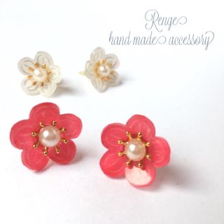 梅の花ピアス＆イヤリング赤（プラバン）(ピアス)