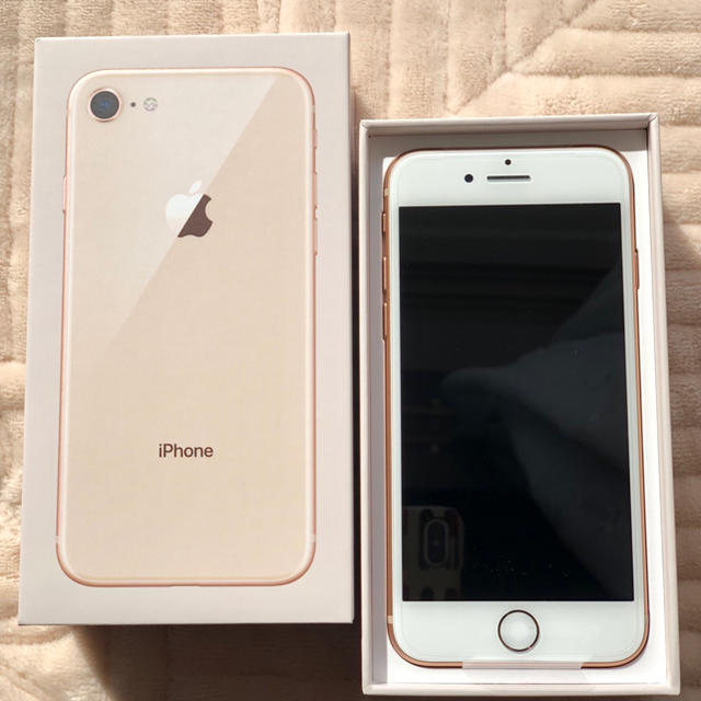 美品☆ iPhone8 64GB ブラック au SIMロック解除済み　◯判定352997096505079