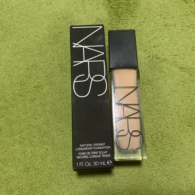 箱付き NARS ファンデ