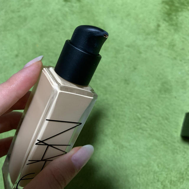 箱付き NARS ファンデ