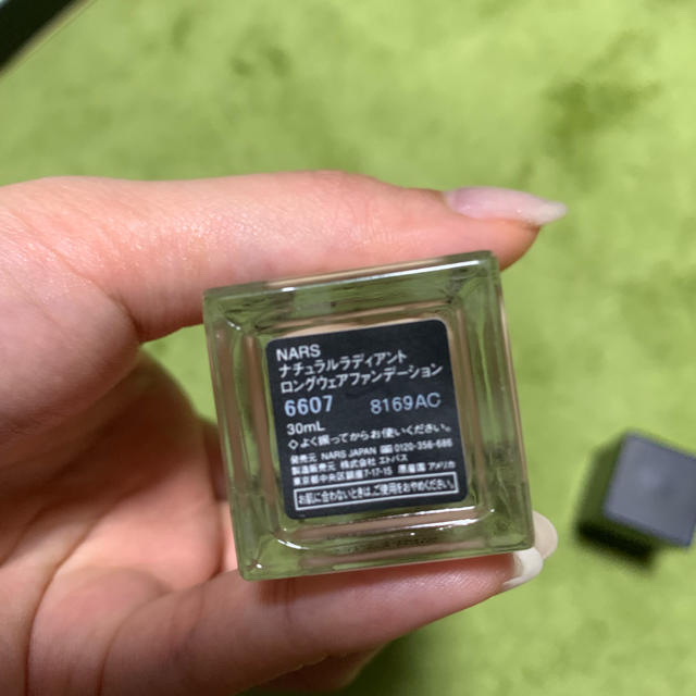 箱付き NARS ファンデ