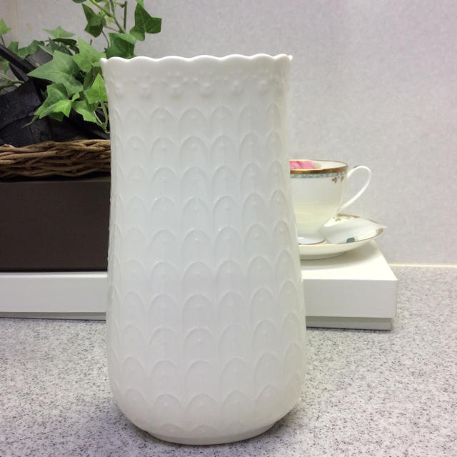NARUMI(ナルミ)のNARUMI シルキーホワイト 花瓶 20㎝ インテリア/住まい/日用品のインテリア小物(花瓶)の商品写真