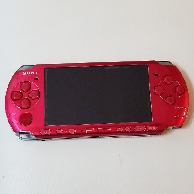 PlayStation Portable(プレイステーションポータブル)のPSP-3000 RP RADIANT RED エンタメ/ホビーのゲームソフト/ゲーム機本体(携帯用ゲーム機本体)の商品写真