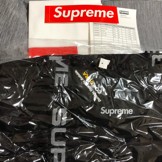 Supreme(シュプリーム)の国内正規品 2018SS Supreme Duffle Bag Black メンズのバッグ(ボストンバッグ)の商品写真