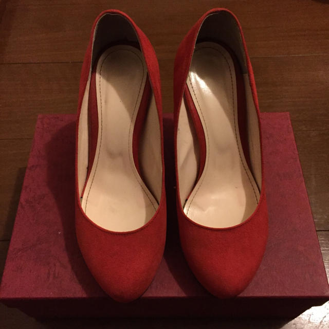 スウェード パンプス ヒールあり 赤 24cm レディースの靴/シューズ(ハイヒール/パンプス)の商品写真