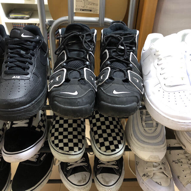 NIKE(ナイキ)のモアテン ブラック メンズの靴/シューズ(スニーカー)の商品写真