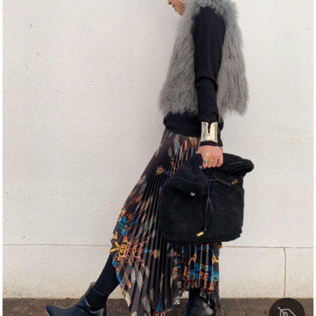 ZARA(ザラ)の完売品 ザラ アシンメトリー プリーツ スカート スカーフ柄 チェーン柄 ワンピ レディースのスカート(ロングスカート)の商品写真