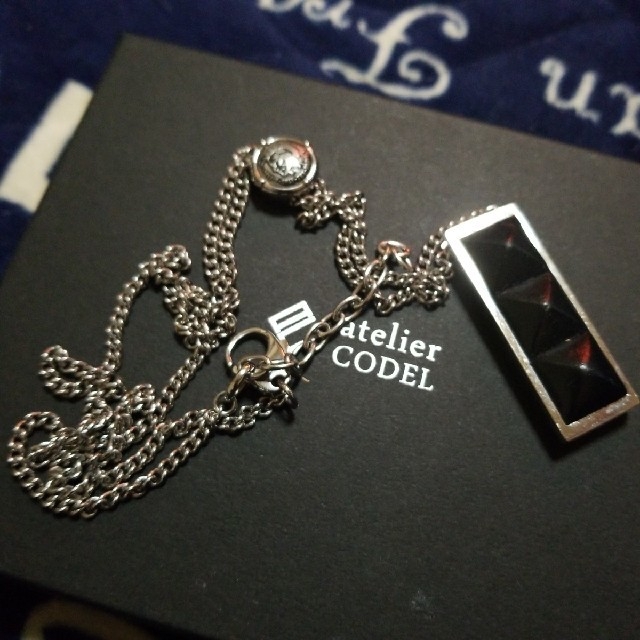 DIESEL(ディーゼル)のDIESEL スリーピラミッド ネックレス メンズのアクセサリー(ネックレス)の商品写真