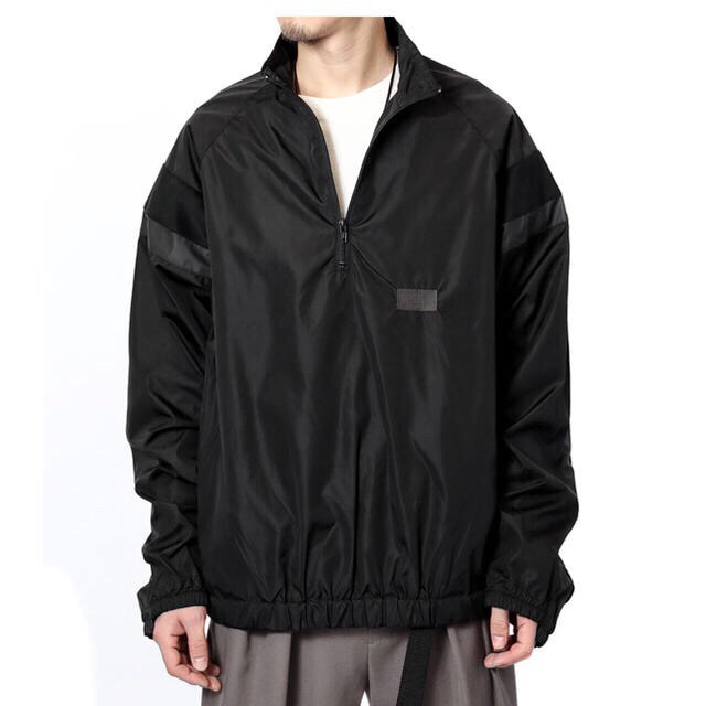 BLACKサイズstein SHIFTED HALF ZIP TOP ナイロンジャケット