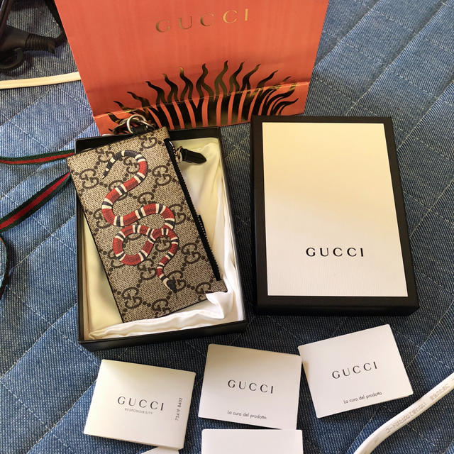 Gucci(グッチ)のGUCCI カードケース スネーク メンズのファッション小物(名刺入れ/定期入れ)の商品写真