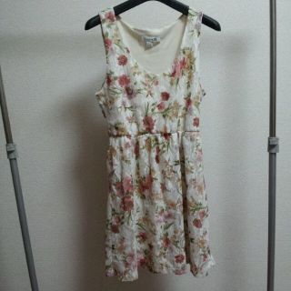 フォーエバートゥエンティーワン(FOREVER 21)の花柄レースワンピース(ミニワンピース)