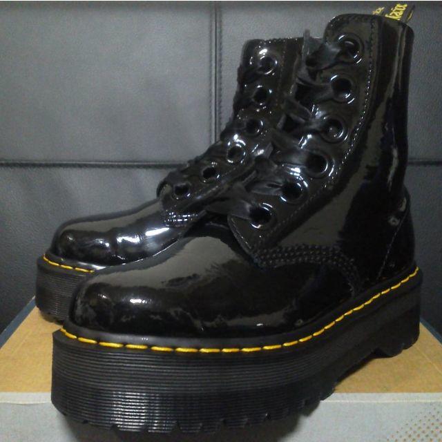 Dr.Martens(ドクターマーチン)の【専用】Dr.Martens MOLLY UK5 黒 厚底 パテント レディースの靴/シューズ(ブーツ)の商品写真