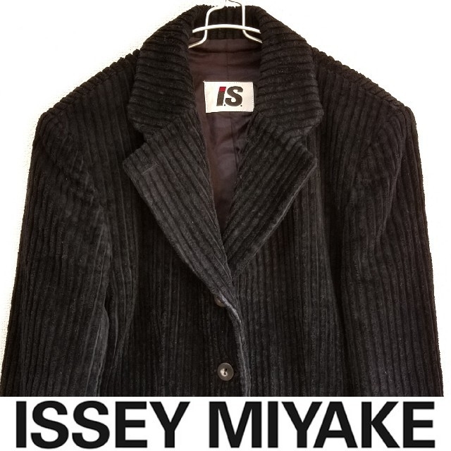 ISSEY MIYAKE(イッセイミヤケ)のISSEY MIYAKE 太畝コーデュロイジャケット 黒 (レディース)  レディースのジャケット/アウター(テーラードジャケット)の商品写真