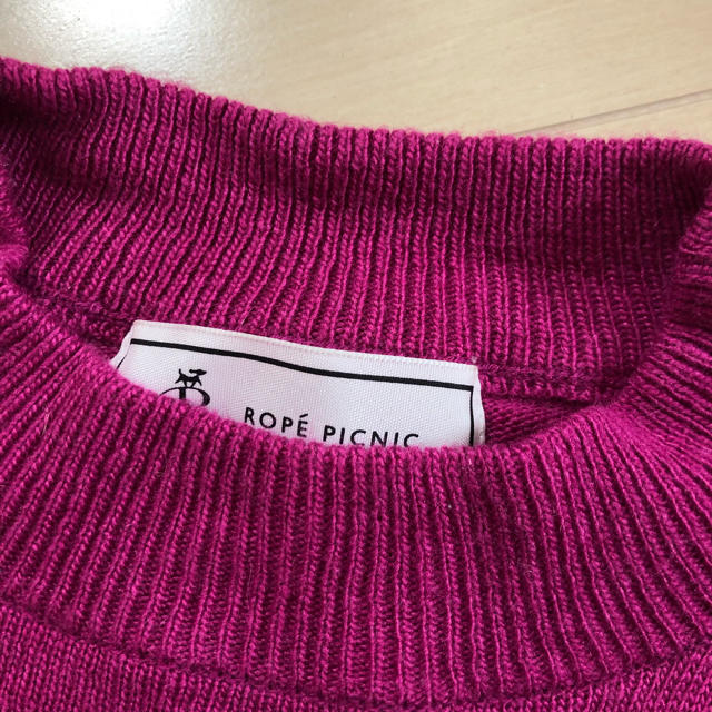 Rope' Picnic(ロペピクニック)のロペピクニック 袖フリル カシス色ニット レディースのトップス(ニット/セーター)の商品写真