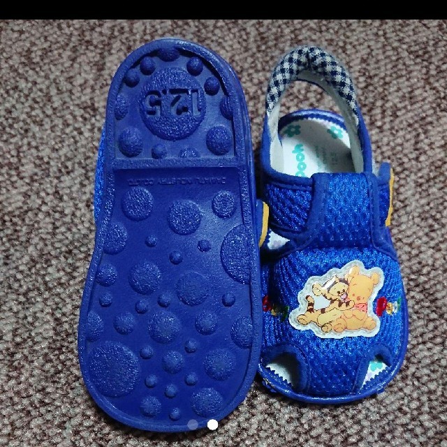 Disney(ディズニー)のプーさんサンダル キッズ/ベビー/マタニティのベビー靴/シューズ(~14cm)(サンダル)の商品写真