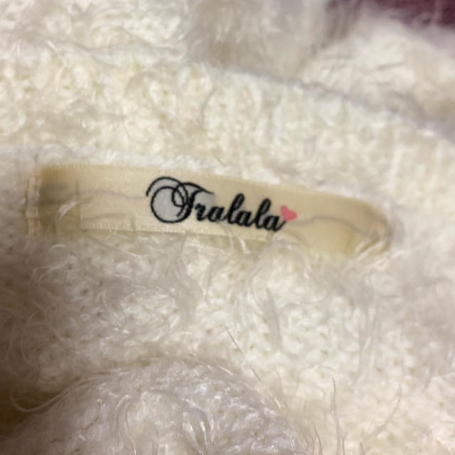 TRALALA(トゥララ)のTRALALA 白ニット レース 肩開き レディースのトップス(ニット/セーター)の商品写真