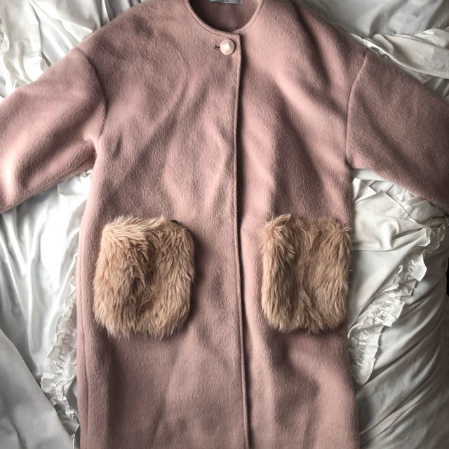 RayCassin(レイカズン)のピンク ポケファコート  レディースのジャケット/アウター(毛皮/ファーコート)の商品写真