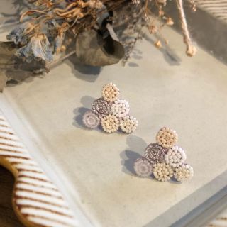 ビーズ刺繍のピアス(81)(ピアス)