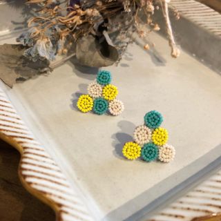 ビーズ刺繍のピアス(84)(ピアス)