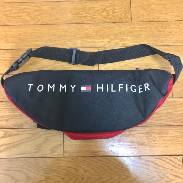 TOMMY HILFIGER(トミーヒルフィガー)のTOMMY HILFIGER red waist bag メンズのバッグ(ウエストポーチ)の商品写真