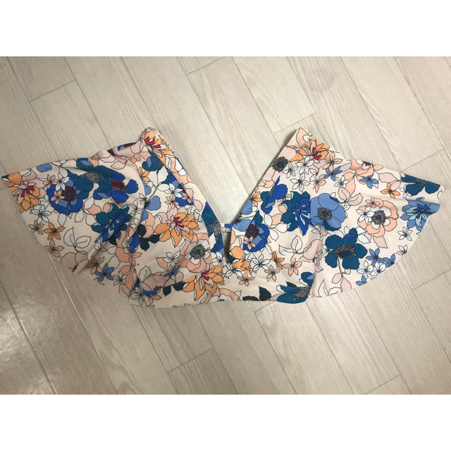 ZARA(ザラ)のZARA 花柄クロップド丈 レディースのトップス(カットソー(半袖/袖なし))の商品写真