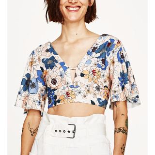 ザラ(ZARA)のZARA 花柄クロップド丈(カットソー(半袖/袖なし))