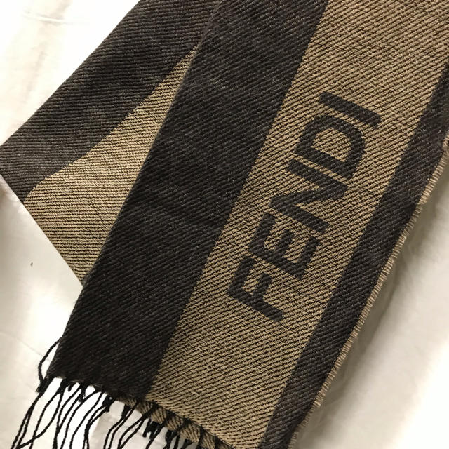 FENDI - 美品 FENDI ロゴ マフラー ブラウン ベージュの通販 by もも@プロフ必読｜フェンディならラクマ