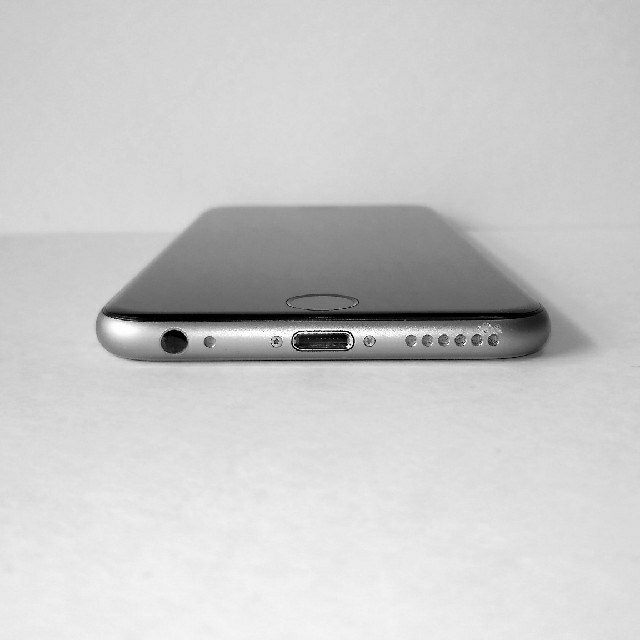 iPhone(アイフォーン)のおはる様専用[SIMフリー] iphone 6s 64GB Space Gray スマホ/家電/カメラのスマートフォン/携帯電話(スマートフォン本体)の商品写真