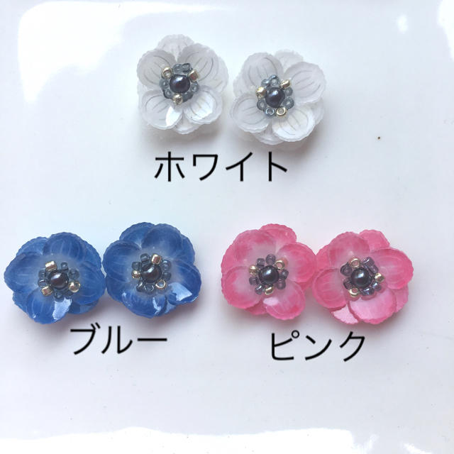 アネモネの花ピアス＆イヤリング（プラバン） ハンドメイドのアクセサリー(ピアス)の商品写真