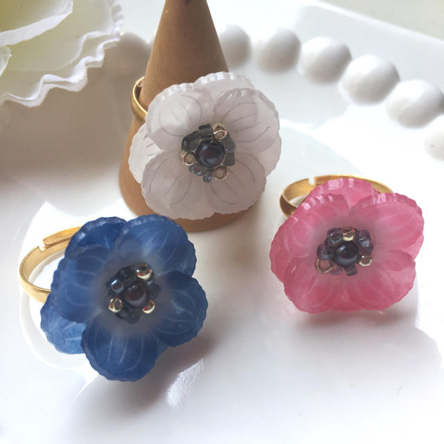 アネモネの花リング（プラバン） ハンドメイドのアクセサリー(リング)の商品写真