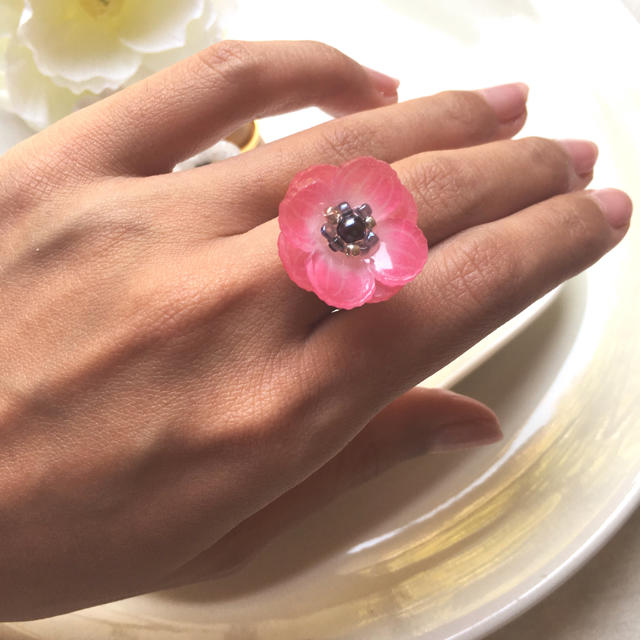 アネモネの花リング（プラバン） ハンドメイドのアクセサリー(リング)の商品写真