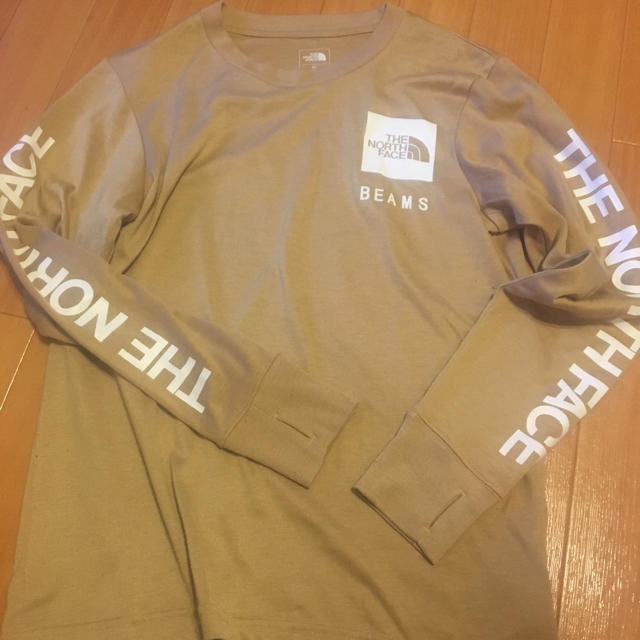 THE NORTH FACE(ザノースフェイス)のノースフェイス ロンT ベージュ ビームスコラボ メンズのトップス(Tシャツ/カットソー(七分/長袖))の商品写真