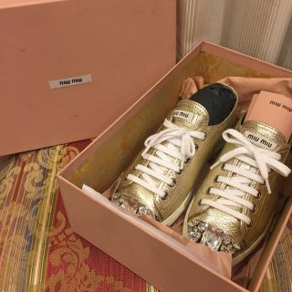 MIU MIU(スニーカー ・ ゴールド/金色系)のフリマアイテム一覧 MIU MIU(スニーカー ・ ゴールド/金色系)のフリマアイテム一覧