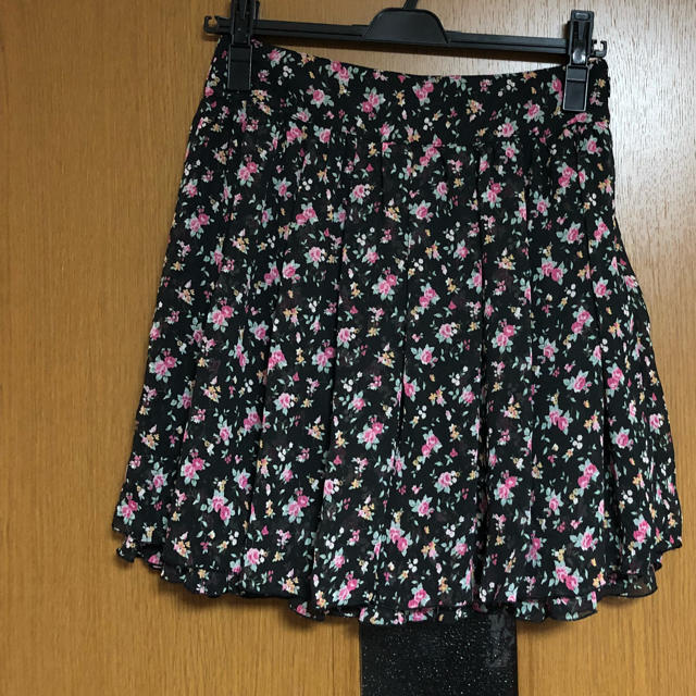 L'EST ROSE(レストローズ)の💐花柄スカート レディースのスカート(ミニスカート)の商品写真