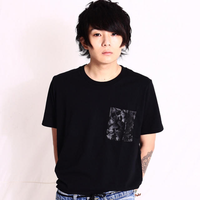 REBERTAS(リベルタス)のマホト着用 REBERTAS BLメッシュポケットTシャツ メンズのトップス(Tシャツ/カットソー(半袖/袖なし))の商品写真