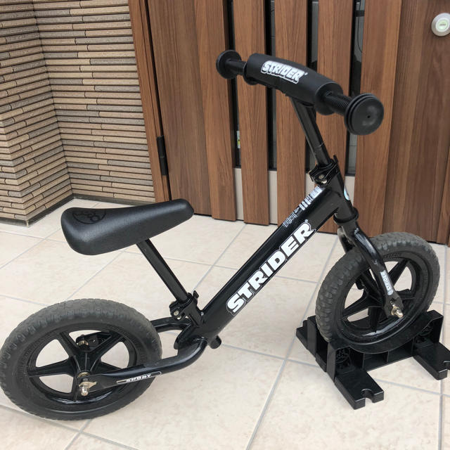 STRIDA(ストライダ)のストライダー スポーツ スタンド付き キッズ/ベビー/マタニティの外出/移動用品(自転車)の商品写真