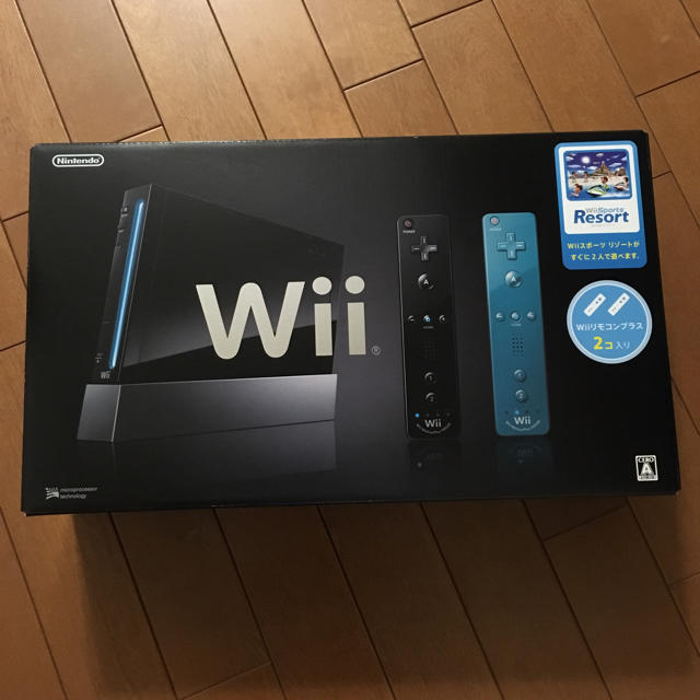 Wii(ウィー)のWii本体 (クロ) Wiiスポーツリゾート同梱 エンタメ/ホビーのゲームソフト/ゲーム機本体(家庭用ゲーム機本体)の商品写真