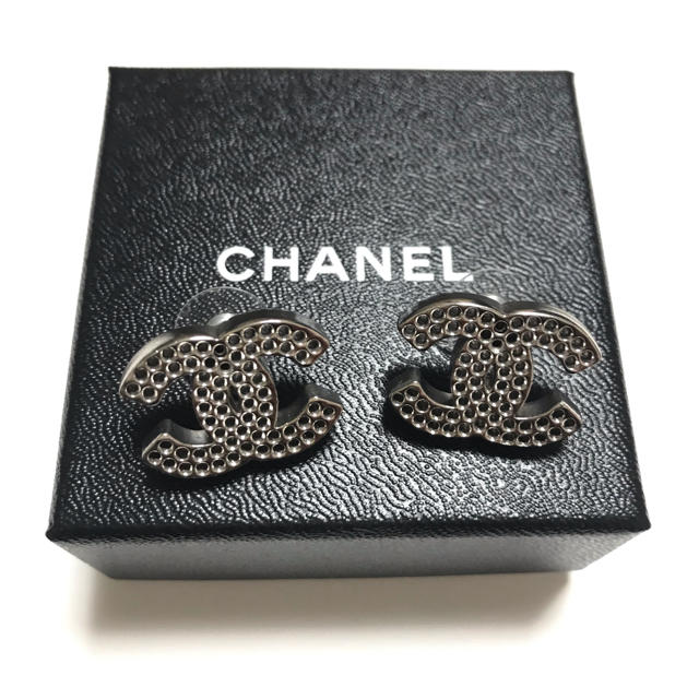 ほぼ新品★CHANEL ココマーク パンチング ピアス シルバー シャネル