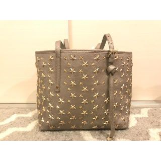 ジミーチュウ(JIMMY CHOO)の未使用 ジミーチュウ サシャ スタッズ  Sサイズ  トート 星 ス(トートバッグ)