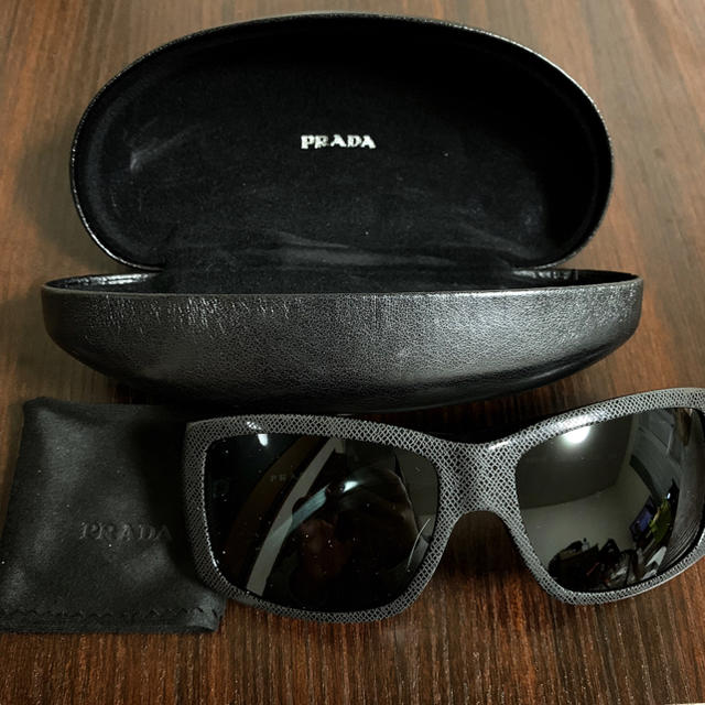 PRADA サングラス