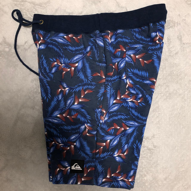 QUIKSILVER(クイックシルバー)のquiksilverクイックシルバースウェットハーフパンツ M寸 新品 素材良品 メンズのパンツ(ショートパンツ)の商品写真