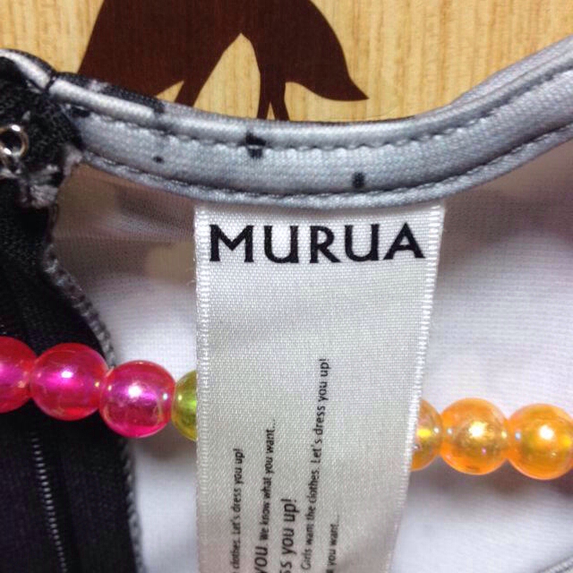 MURUA(ムルーア)のMURUA モノトーン 花柄ワンピ レディースのワンピース(ミニワンピース)の商品写真