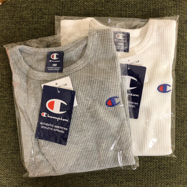 Champion(チャンピオン)の新品☆チャンピオン ワッフルロンT 2枚セット キッズ/ベビー/マタニティのキッズ服男の子用(90cm~)(Tシャツ/カットソー)の商品写真