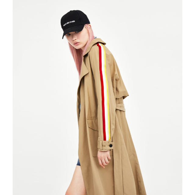 ZARA(ザラ)の新品 ZARA トレンチコート ベージュ L〜XL ダグ付き レディースのジャケット/アウター(トレンチコート)の商品写真