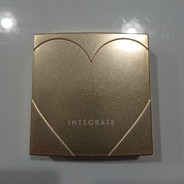 INTEGRATE(インテグレート)のインテグレート ファンデーションケース ゴールド コスメ/美容のベースメイク/化粧品(ファンデーション)の商品写真